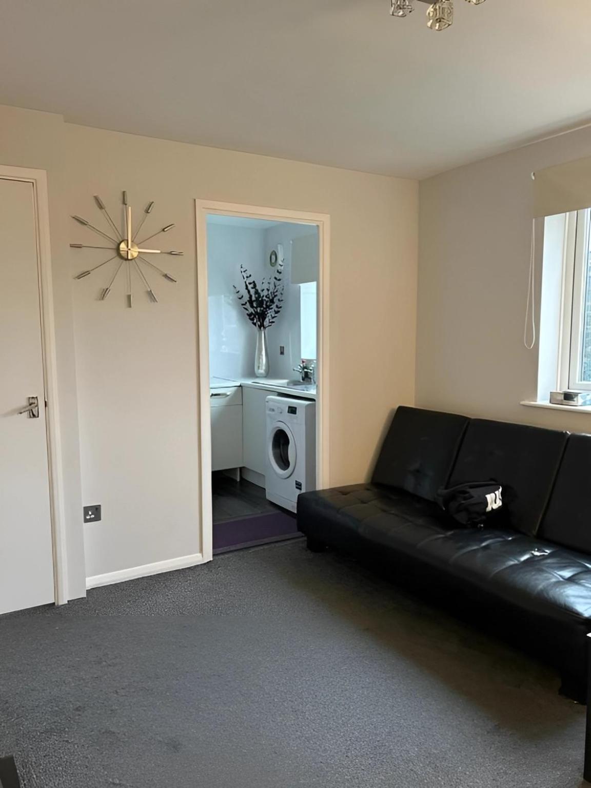 Sleek & Stylish - E15 Apartment With Parking London Exterior foto