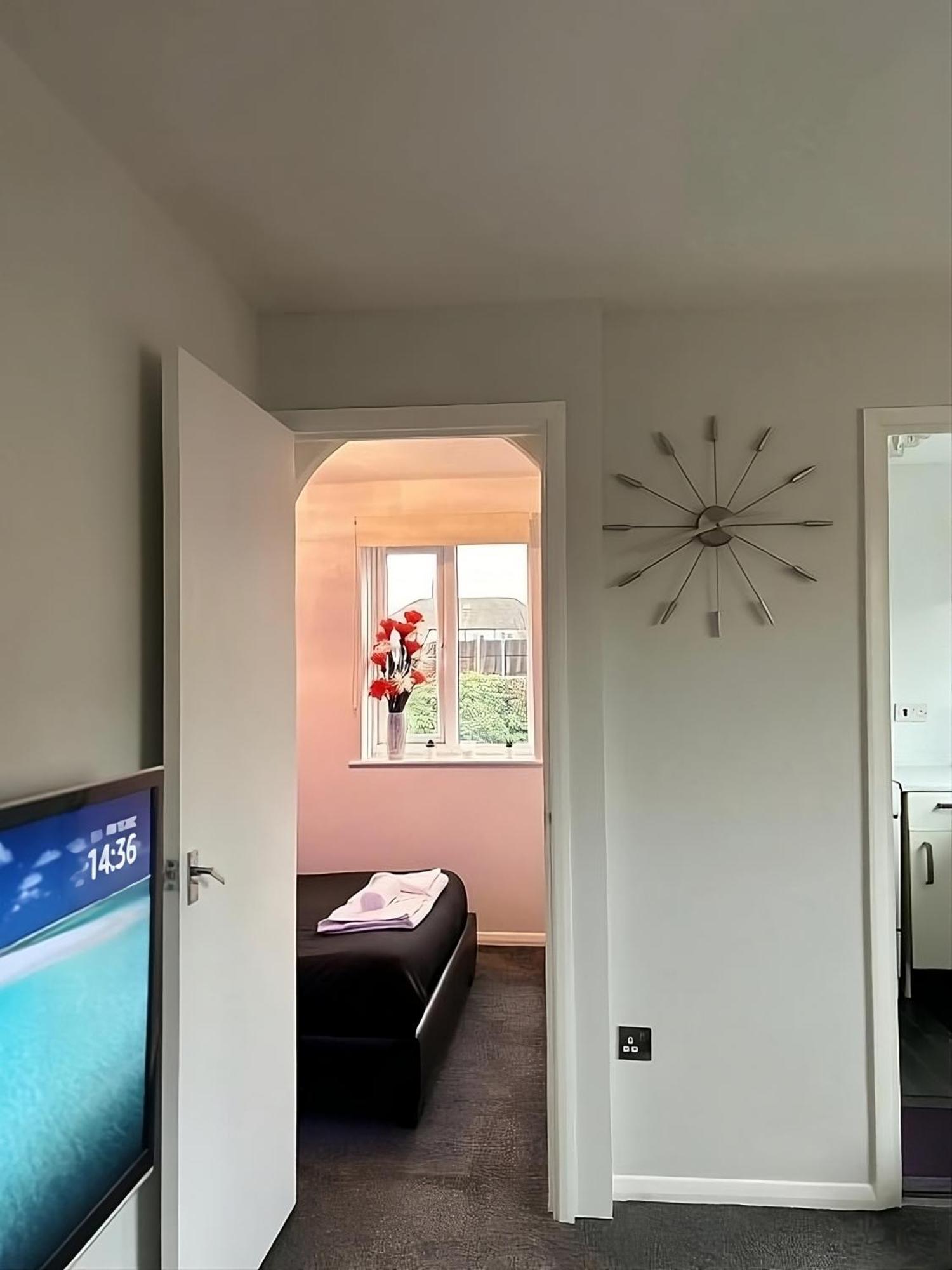 Sleek & Stylish - E15 Apartment With Parking London Exterior foto